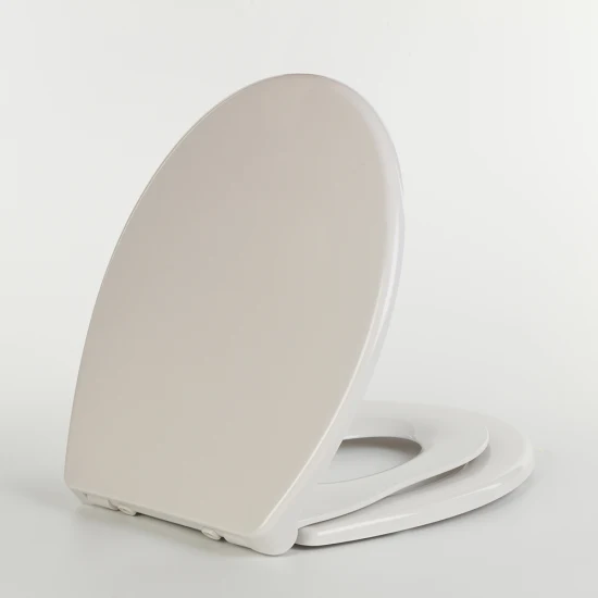 Échantillon de personnalisation de couverture de siège de toilette en plastique blanc carré de vente chaude de sièges de toilette UF (Au107)